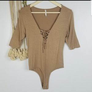 Active USA
NWOT
Bodysuit
Tan color
3 qua…
